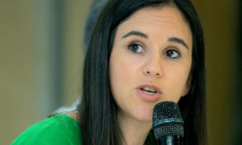 אמילי עמרוסי תובעת את 'ישראל היום'