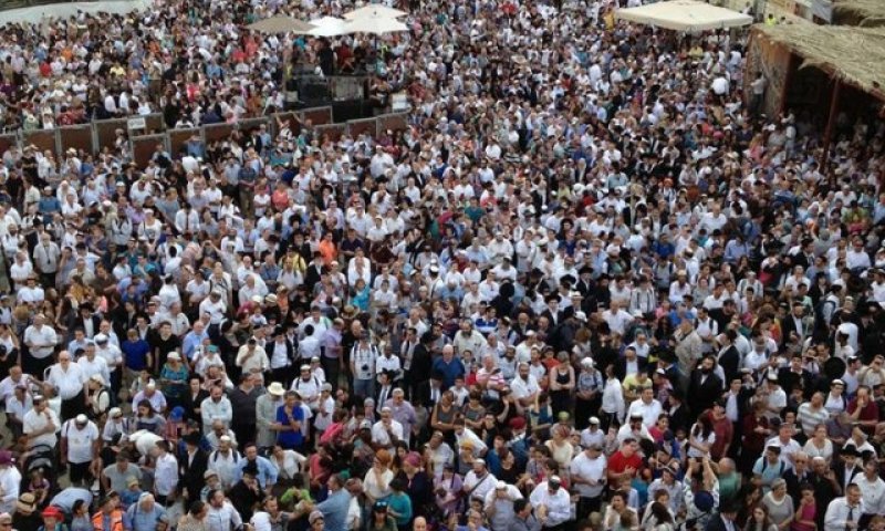 רבבות במעמד 'הקהל' בכותל המערבי