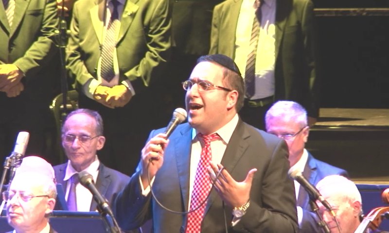 צפו: יוסף חיים שוואקי שר ר' שלמה קרליבך