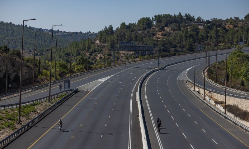 אחרי שעות: כביש 1 נפתח לתנועה