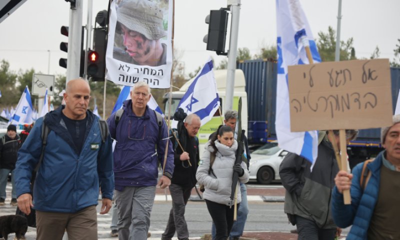 האם השכולה נגד המחאה: "תנו למתים למות בשקט"