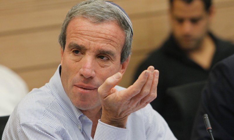 "קורא לרב הראשי יצחק יוסף להתפטר מתפקידו"