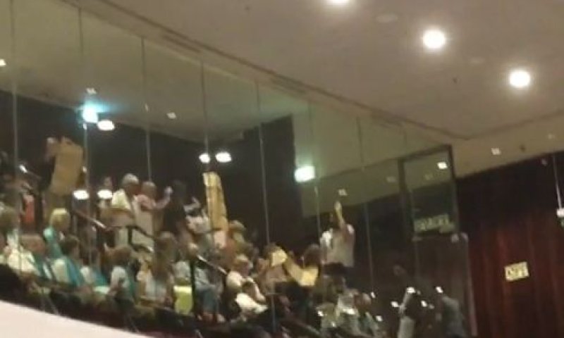 צפו: פרובוקציה במהלך נאומה של ציפי לבני