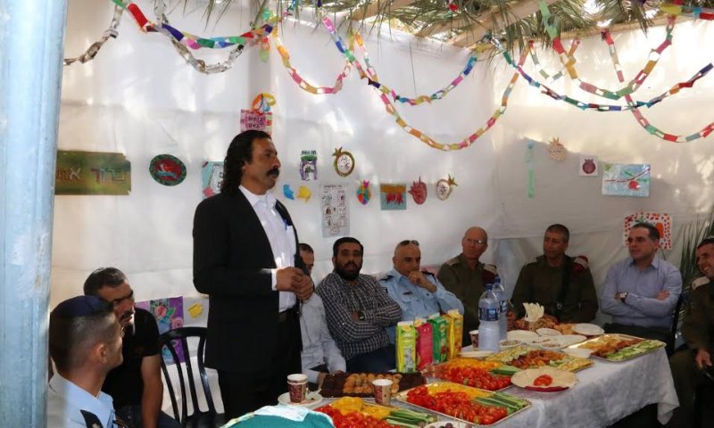 הרשות הפלסטינית עצרה 3 ערבים כי ביקרו בסוכה