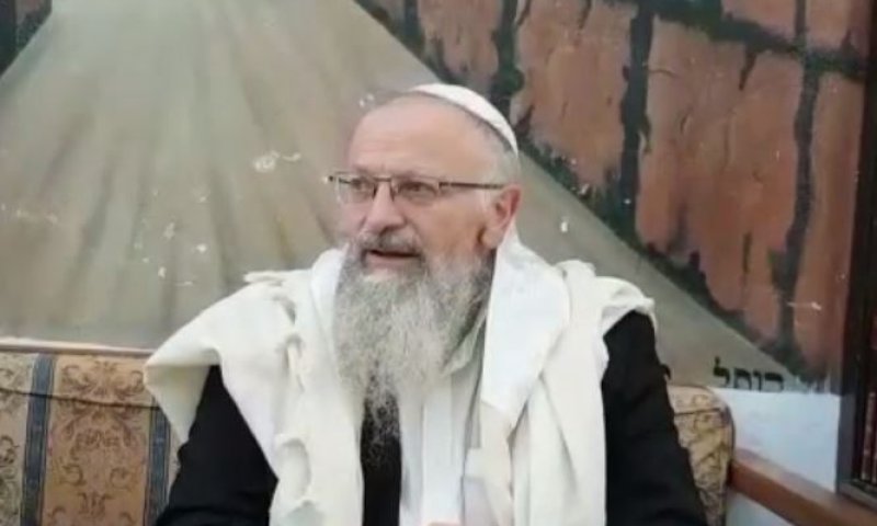 הרב אליהו: אלוקים מאמין בנו והוא לא טועה