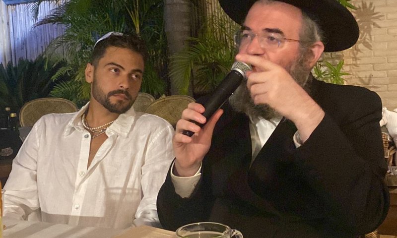 הבטיח וקיים: רועי סנדלר ערך מסיבת הודיה