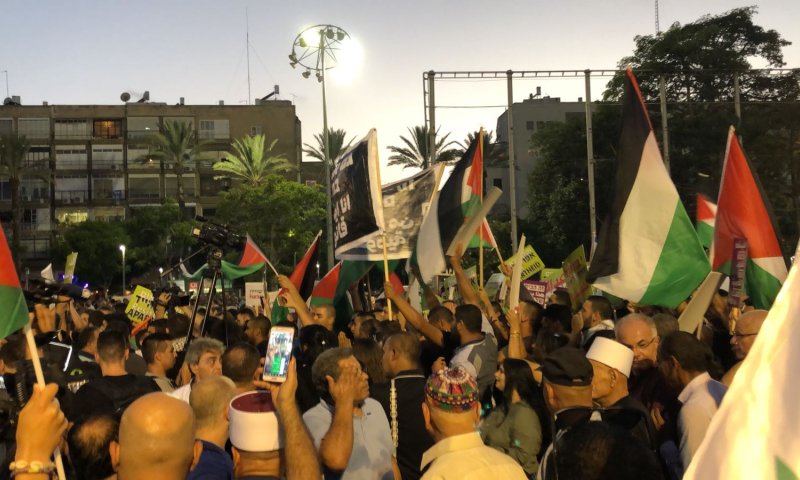 בושה: דגלי פלסטין במרכז תל אביב