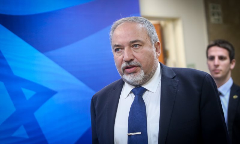 ליברמן: "אין שום כוונה להכיל רקטות ועפיפונים"