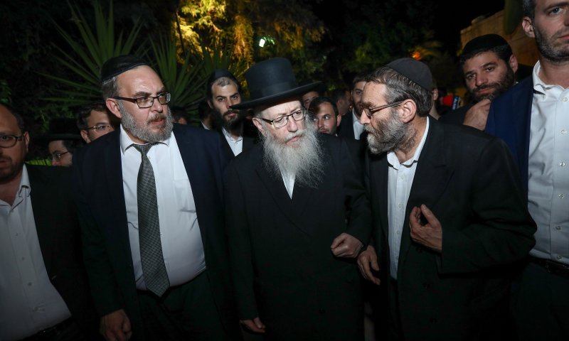 ליצמן וגפני נגד גנץ: "הוכיח כי הוא חסר עמוד שדרה"