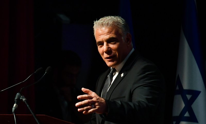 לפיד נגד פוטין: "מגנה בתוקף תקיפת אזרחים"