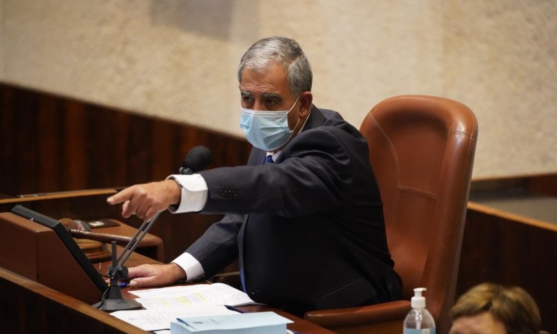 הקרב על הוועדות: מיקי לוי הסכים לכינוס מליאה מיוחד