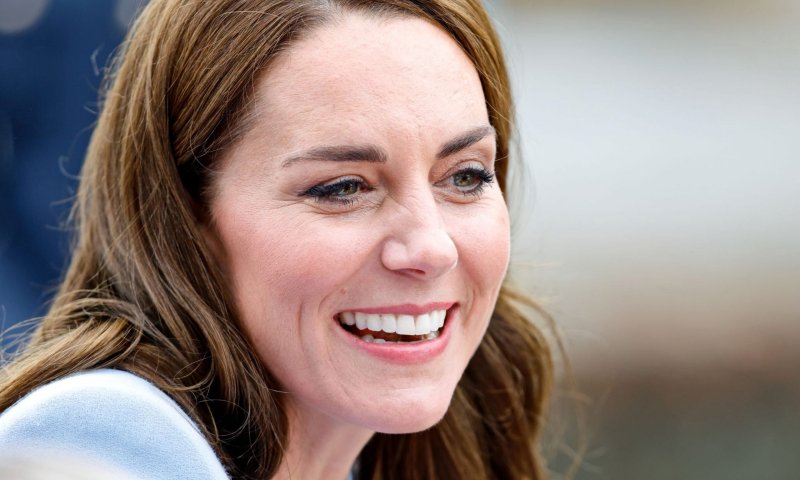 בזמן שהארי ומייגן מכפישים אותה: קייט מידלטון זוהרת מתמיד