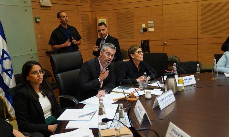 צפו: טופורובסקי מסלק ח"כים מהאופוזיציה בכוח