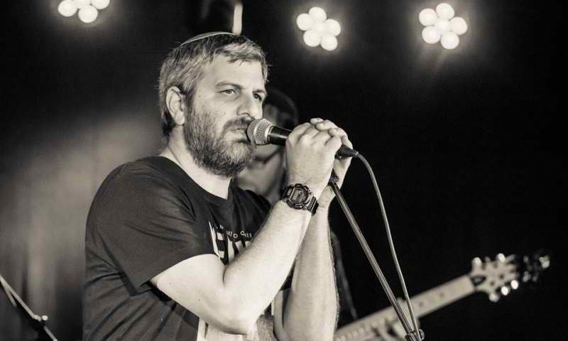 האמן שהצליח לאחד את חנן בן ארי ושולי רנד &bull; צפו