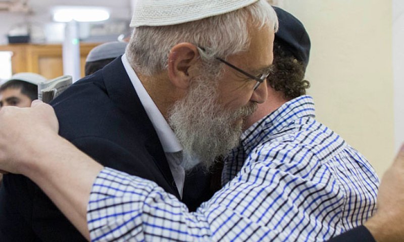 הרב אלון: "מקבל את עבודות השירות בשמחה"