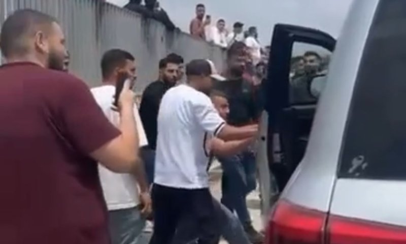 צפו: שגריר גרמניה ביקר פלסטינים וכמעט עבר לינץ'