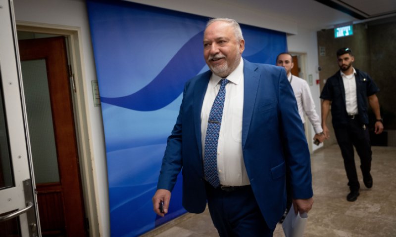 ליברמן: ״אנחנו נמנע מנתניהו 61 מנדטים״