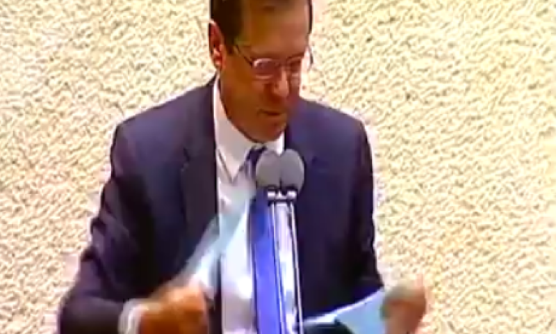 צפו: הרצוג השתולל וקרע את 'חוק ההסדרה'