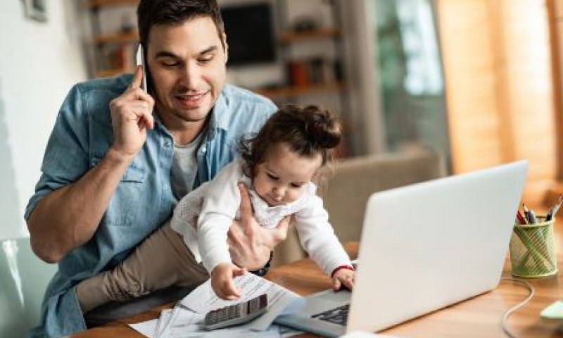 איך להיות גם הורה גם מנהל בית ספר, גם מורה וגם מפרנס?