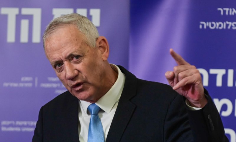 גנץ לנתניהו: "גנה את תקיפת המפגינים"