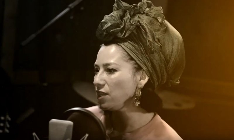 צפו: ריקה רזאל משיקה סינגל ראשון באנגלית