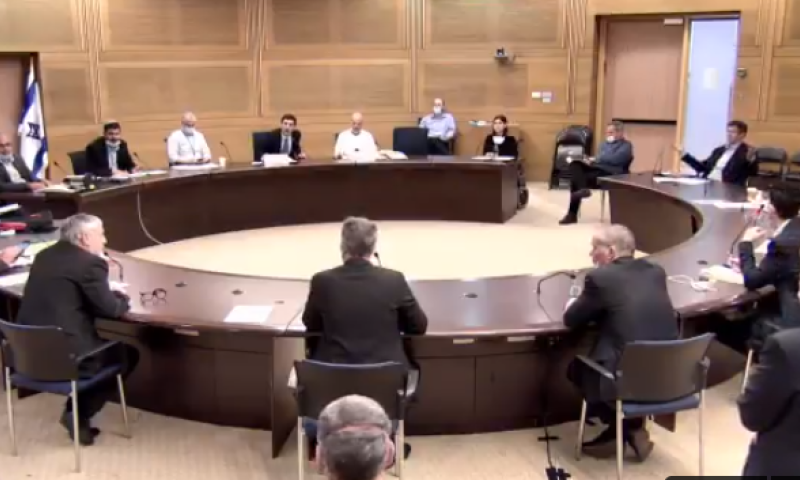 צפו בעימות הסוער בין חברי כחול לבן לשעבר