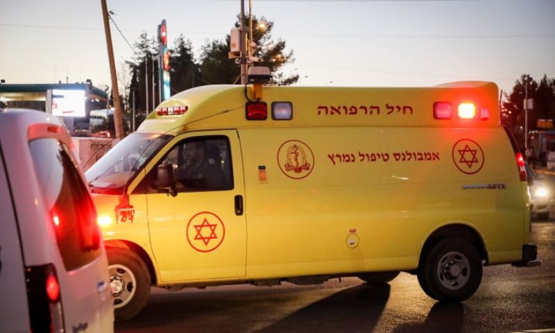 אלעד: בת 7 חודשים נשכחה ברכב; מצבה יציב