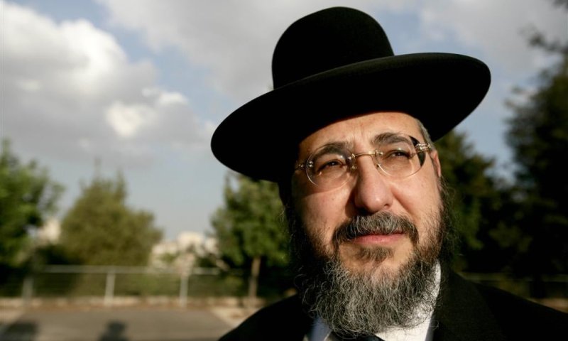 הרב אמסלם: זו גזירת שמד? מדובר בקברי גויים!