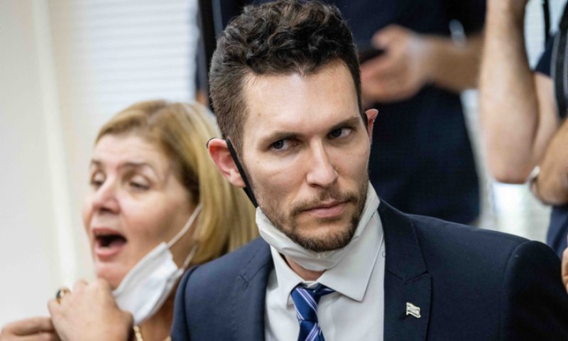 סגן השר שמשתתף בפרסומת לחברה עסקית