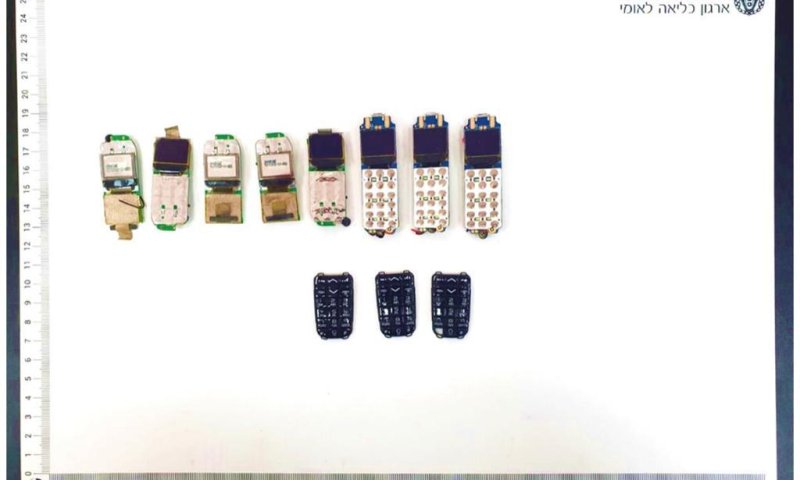 נעצרו בכוונה כדי להבריח טלפונים למחבלים בכלא