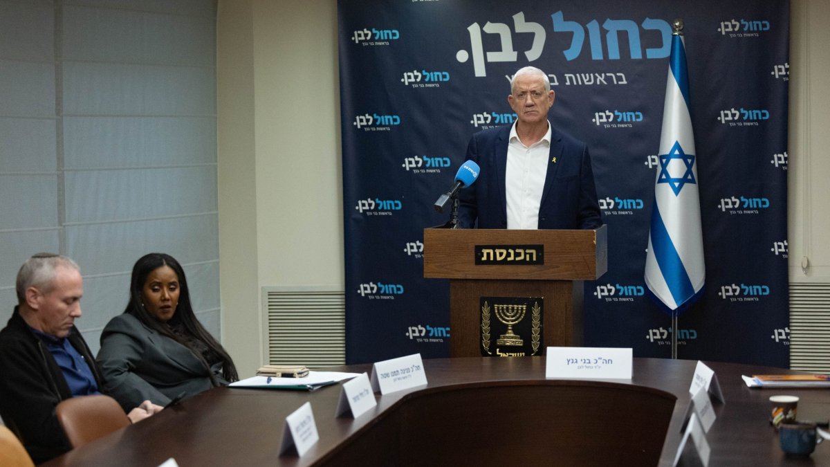 גנץ: מלחמה באיראן לא תהיה זבנג וגמרנו. זה עלול לקחת שנים - סרוגים