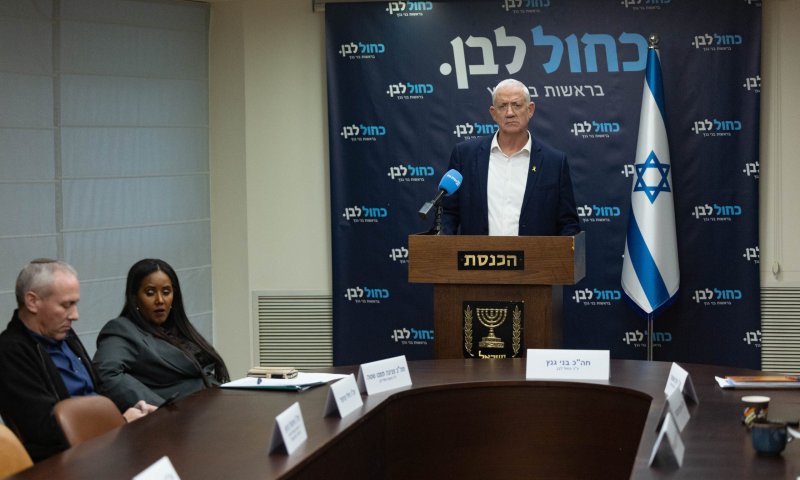 גנץ: מלחמה באיראן לא תהיה זבנג וגמרנו. זה עלול לקחת שנים