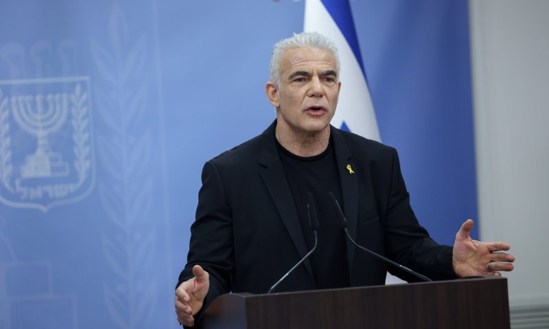 לפיד: "לעשות עסקת חטופים ולסיים את המלחמה"