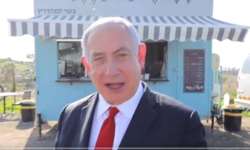 צפו: איפה נתניהו עצר לאכול פלאפל?