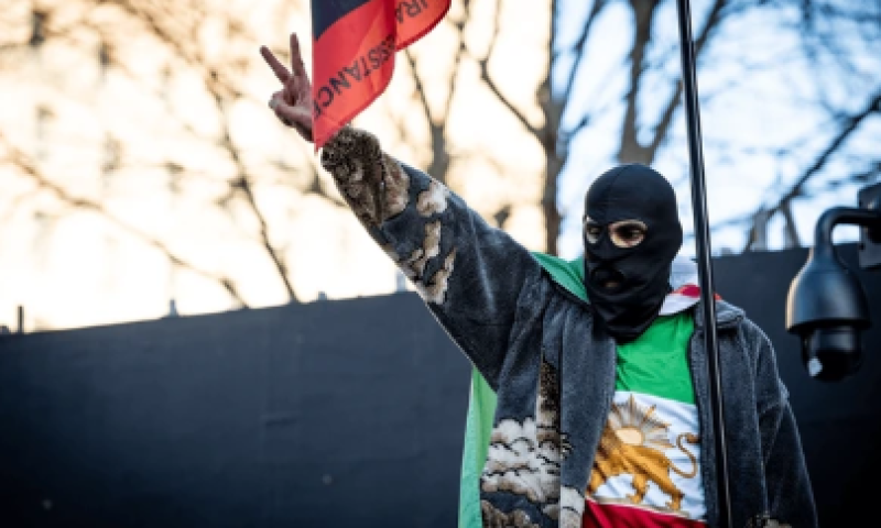 כאוס בטהראן: מחאות ענק, כוחות ביטחון נמלטים ממפגינים