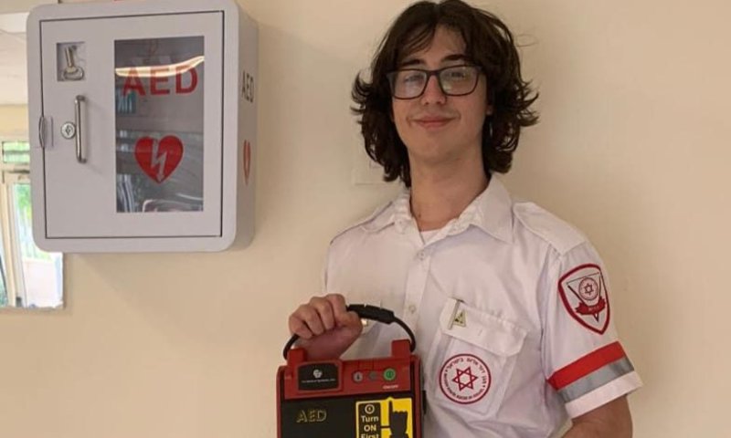 נער לקה בדום לב במהלך שיעור ספורט; חברו לכיתה הציל אותו