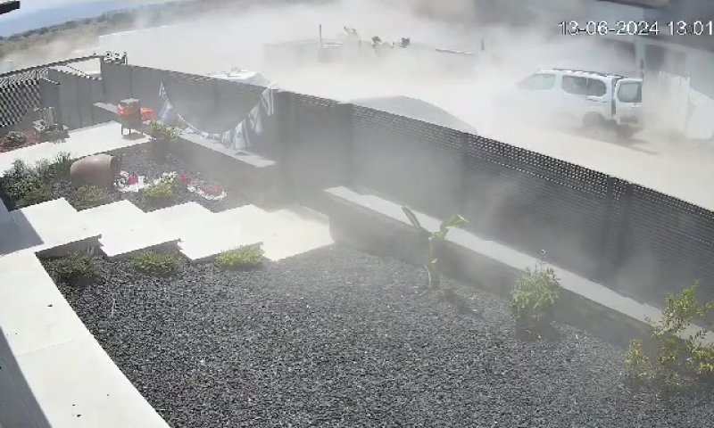 תיעוד דרמטי: כך נראו רגעי פגיעת הרקטה בצפון