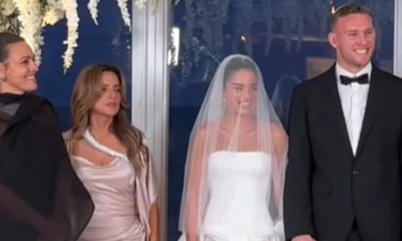 עוד פאדיחה? הרגע המביך בחופה של נועה קירל. צפו