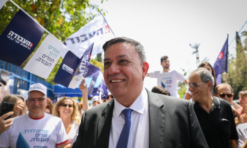 סוף לסיפור:  אבי גבאי פורש מהפוליטיקה