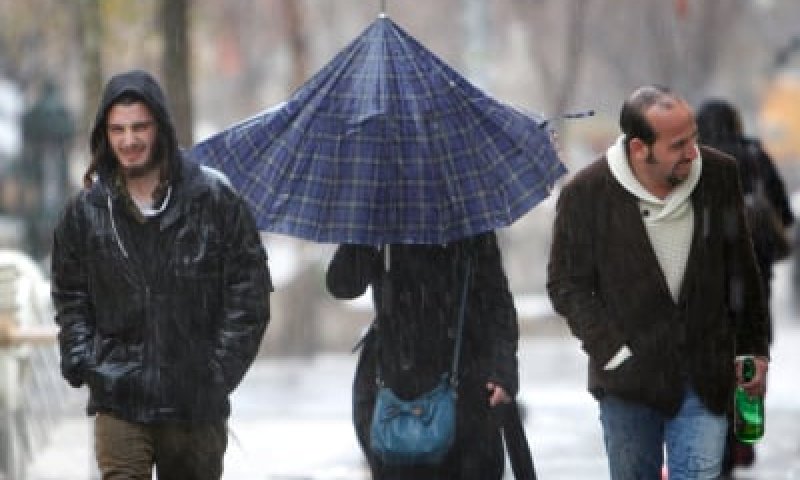 הרב, האם גשם שיורד בחודש אייר הוא סימן קללה?