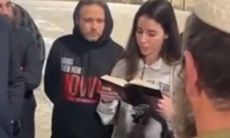 צפו: החטופות ששוחררו אומרות 'מזמור לתודה'