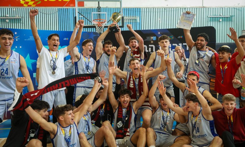 זו הזוכה בגמר ליגת הישיבות התיכונית בכדורסל