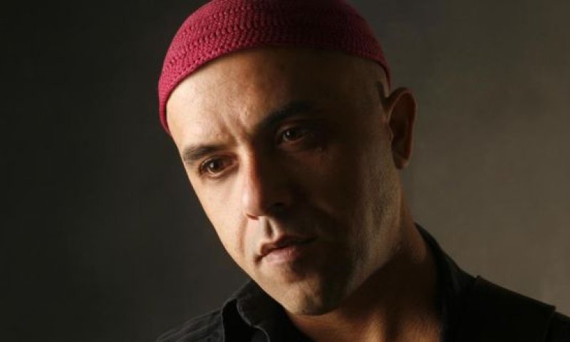 מיוון לישראל: ארז לב ארי משיק אלבום חדש ומפתיע