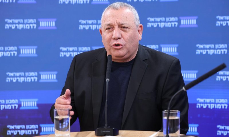 איזנקוט תוקף: "הקואליציה עשויה לפרק את הצבא"