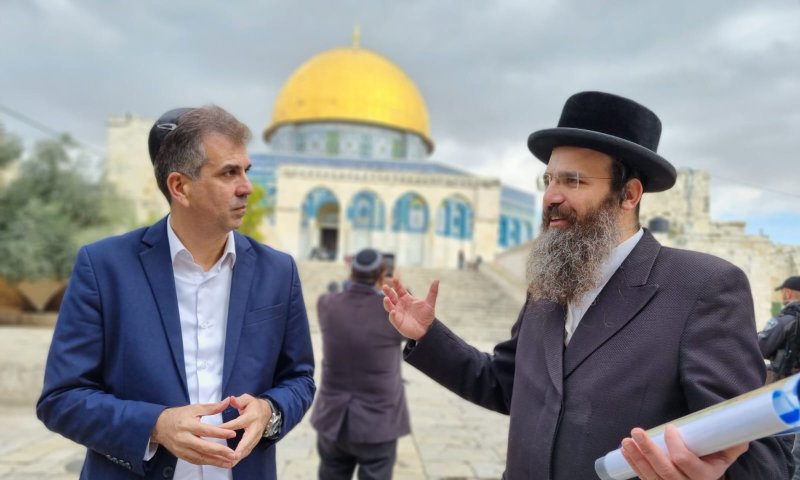 לראשונה: ח"כ הדריך קבוצה גדולה בהר הבית