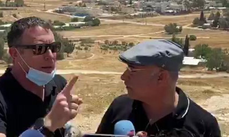 צפו: עימות בנגב בין חברי ימינה לתושבים בדוואים