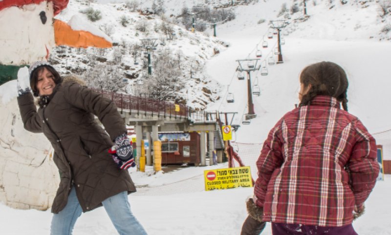 פעם בששים שנה: שלג בחרמון באמצע האביב
