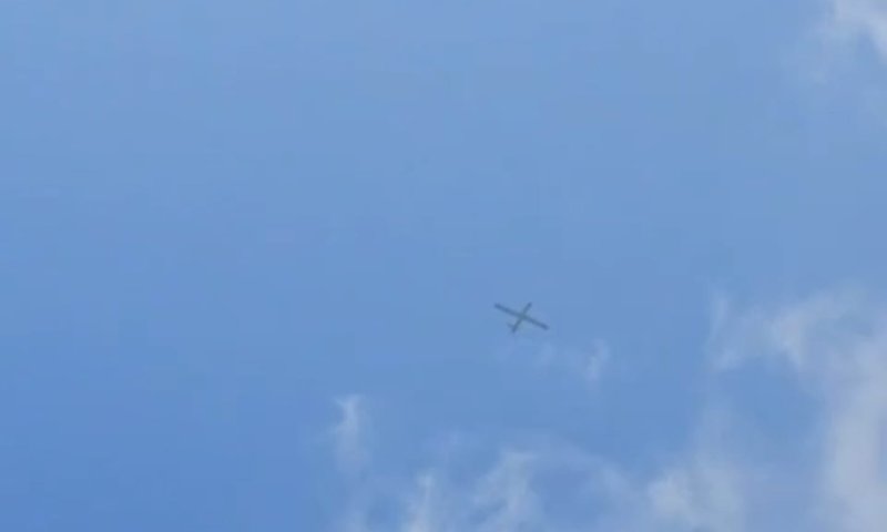 צפו בתיעוד: רחפן חיזבאללה מעל אזרחים בחוף נהריה