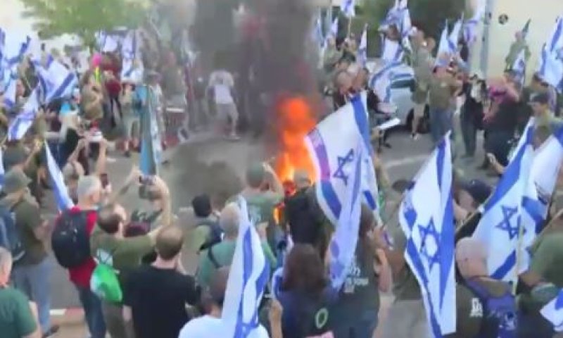 אנשי שמאל תקפו שוטרים בהפגנה מול הבית של לוין