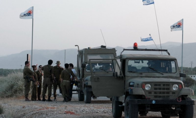 לוחמים מיחידה מובחרת הרסו ג'יפ צבאי